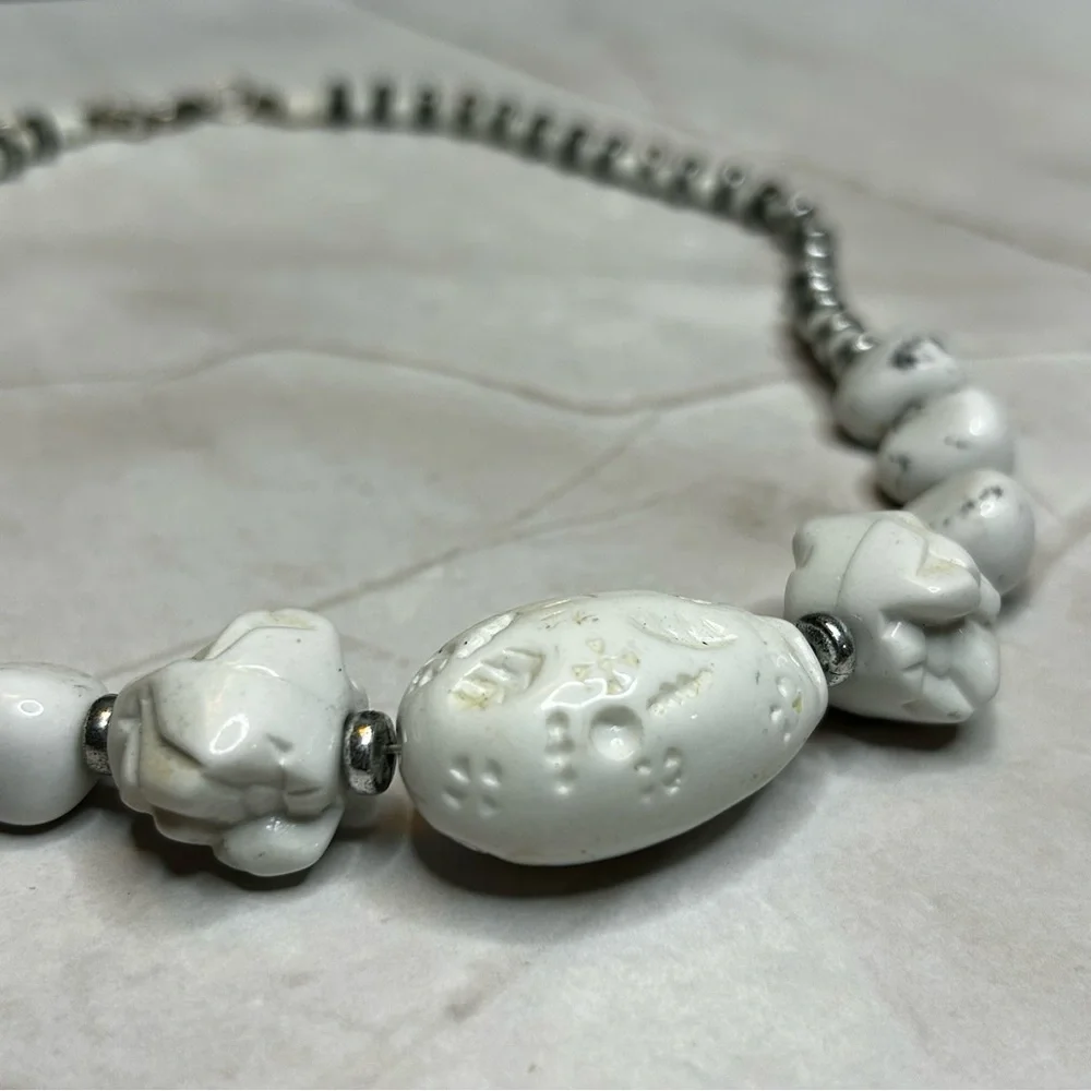 Exquisite White and Silver Tone Beaded Necklace